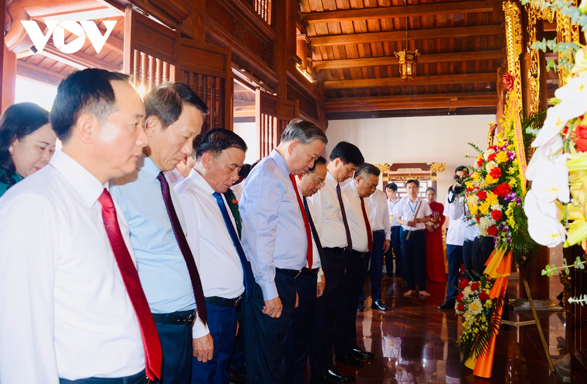 Party chief pays tribute to late General Secretary Ha Huy Tap